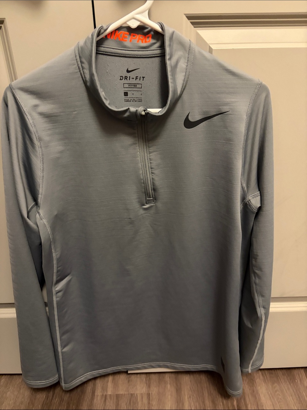 Nike Men’s Light Gray Dri-FIT Half-Zip Performance Top